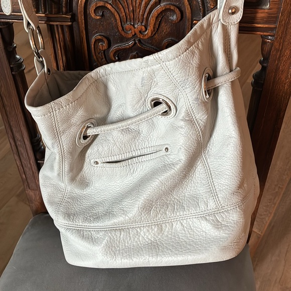Elegant light grey Leather Bucket Bag - Picture 5 of 7